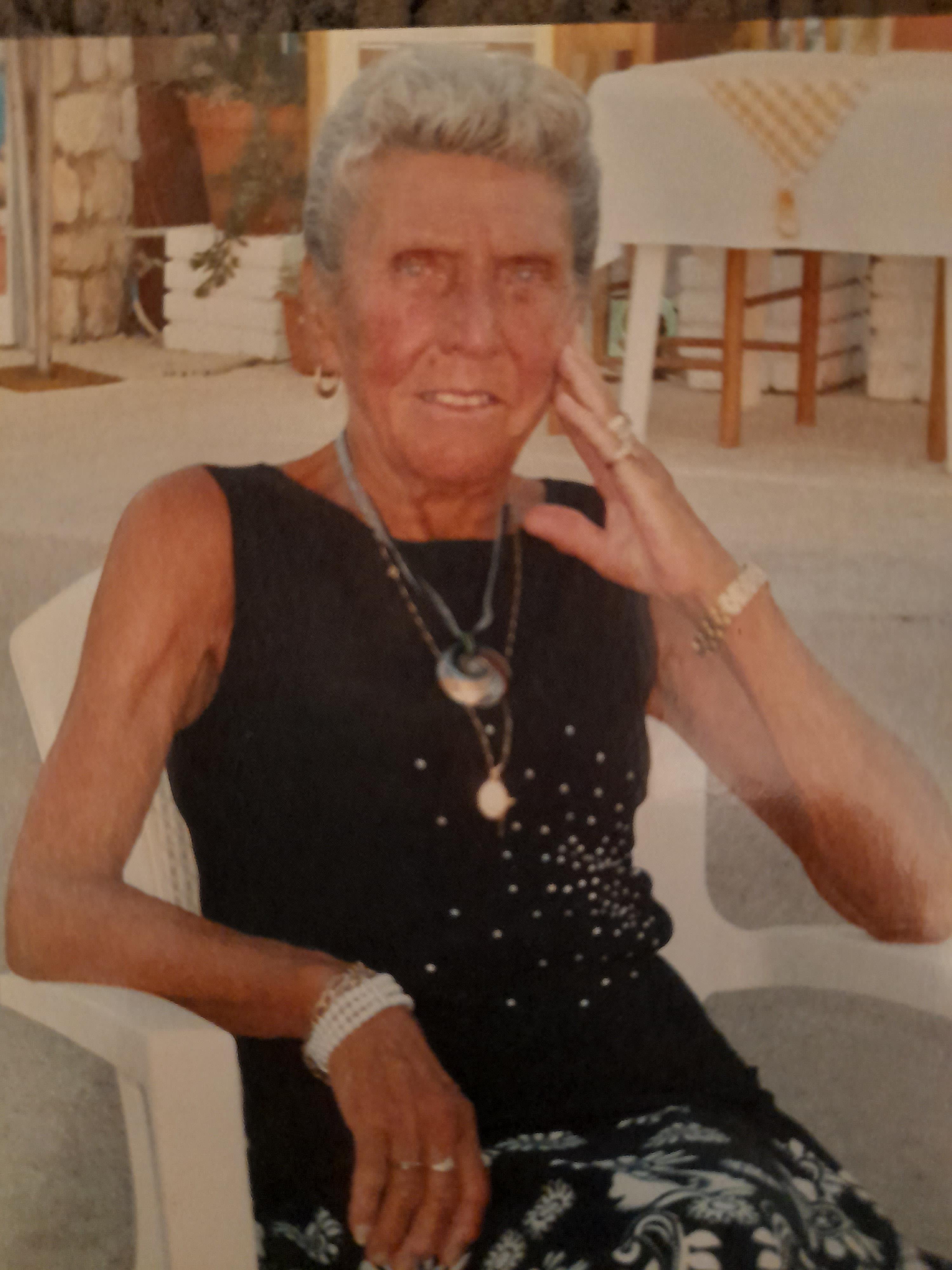 Funeral Notice for Mrs Hilary Margaret Saunders