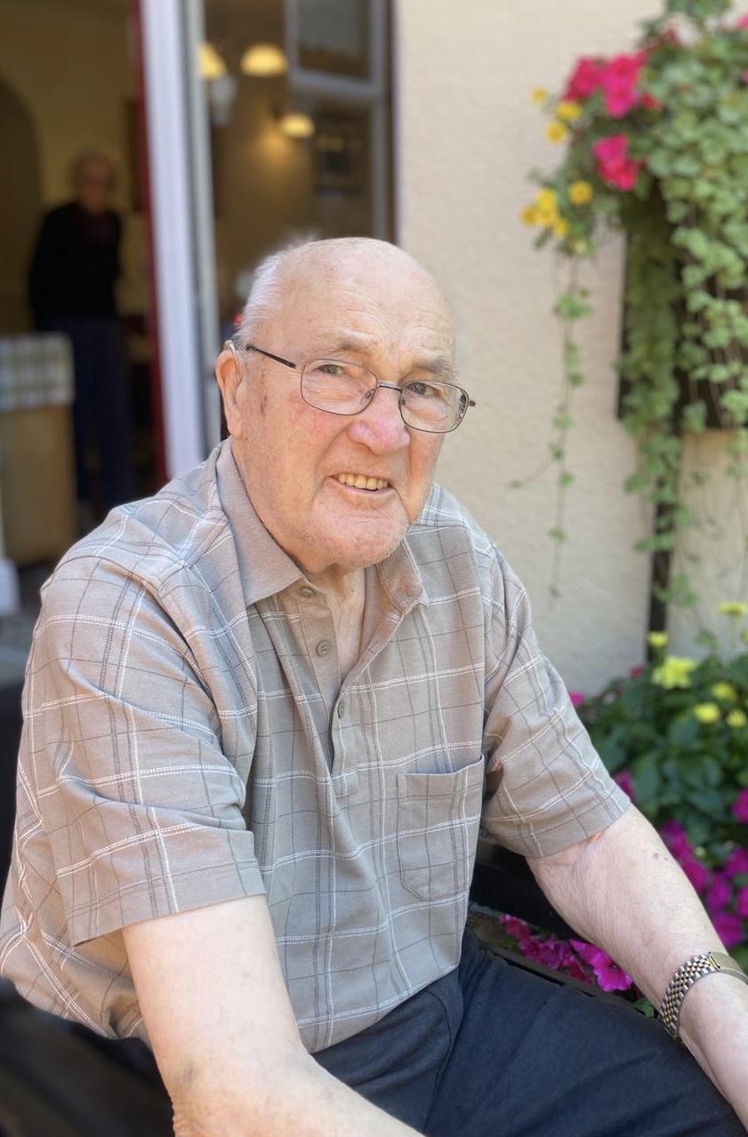 Funeral Notice for Mr Arnold Hodgson