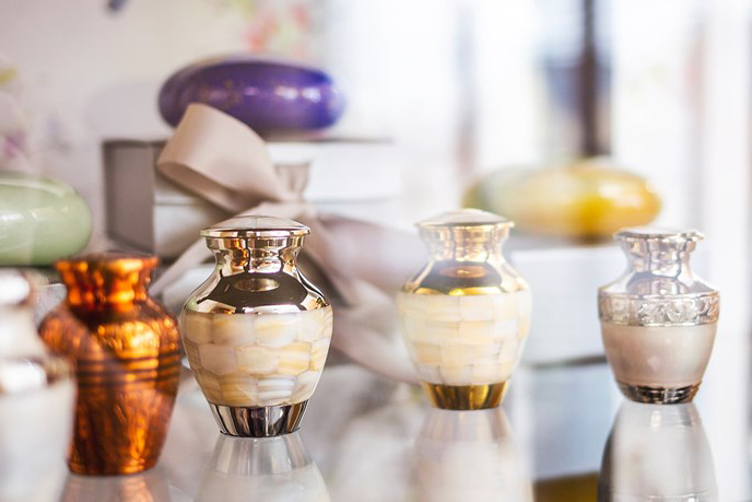 Cremation urns