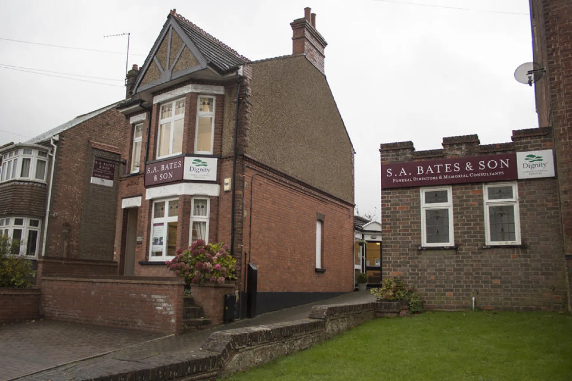 S A Bates Funeral Directors in Dunstable