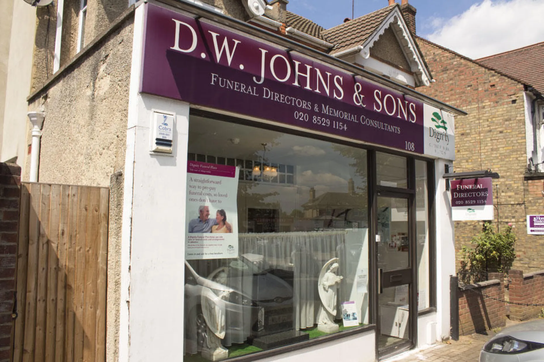 D W Johns & Sons Funeral Directors, Chingford branch